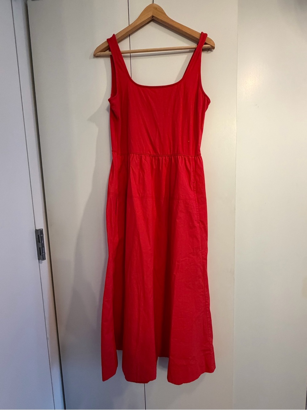 Everlane Red Sleeveless Midi Dress - Classic Summer Style